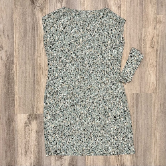 NWT Of Mercer Sleeveless Shift Dress Lightweight Blue Abstract Belted Size M - Picture 8 of 8